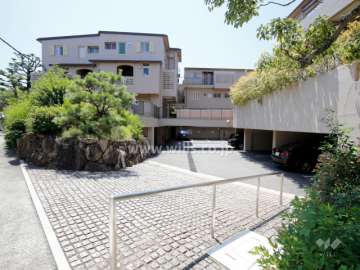 駐車場の出入り口