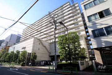 月島ホームズの外観(東側から)