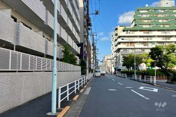 敷地南東側の前面道路