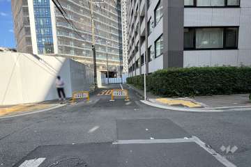 敷地北西側の前面道路