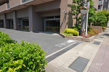 駐車場の出入口