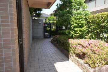 駐輪場へのアプローチ