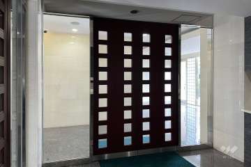 エントランスはオートロック付きです。