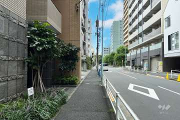 敷地北東側の前面道路