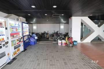 屋内に設けられた駐輪場