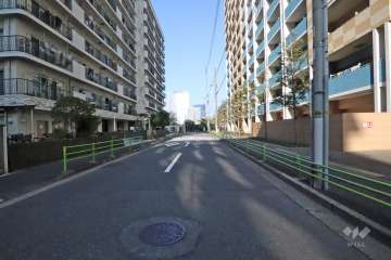 敷地北東側の前面道路