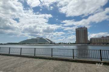 敷地東側から海が見えます。