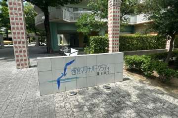 エントランスの銘板