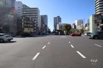 敷地南東側の前面道路(東側から)