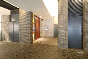 エントランスはオートロック付きです。