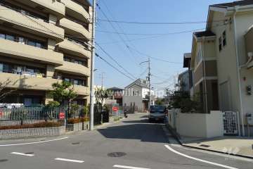 敷地南側の前面道路