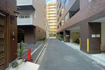 敷地南西側の前面道路