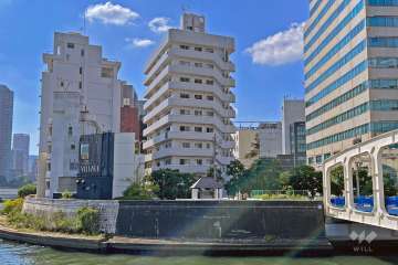 秀和新川アネックスの外観（北東側から）