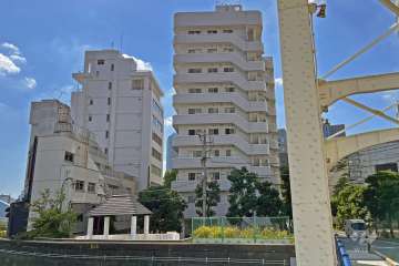 秀和新川アネックスの外観（北側から）