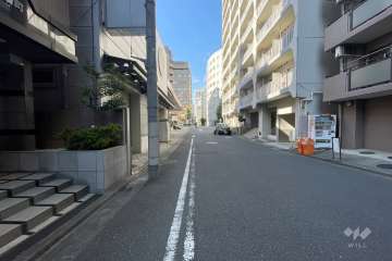 敷地北東側の前面道路