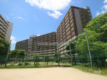 武庫川樹のまち16号棟の外観（南東側から)