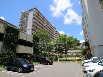 武庫川樹のまち16号棟の外観（南西側から）