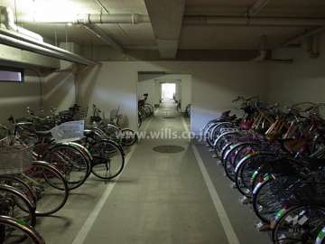 屋内にある駐輪場、バイク置場