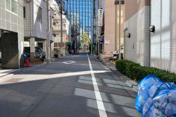 敷地北東側の前面道路