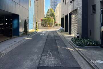 敷地北東側の前面道路　