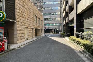 敷地南東側の前面道路