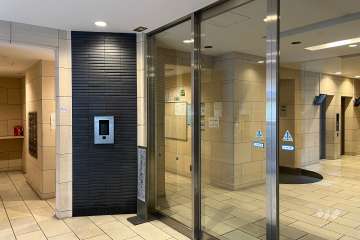 エントランスはオートロック付きです。