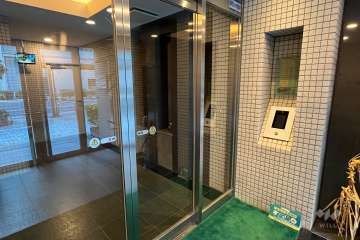 エントランスはオートロック付きです。