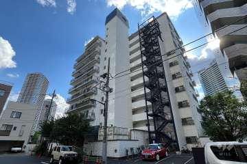 秀和新川レジデンスの外観（北東側から）