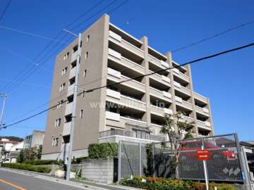 ファミールグラン苦楽園の外観（南西側から）