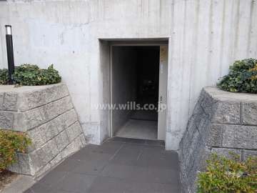 屋内にある駐輪場入り口