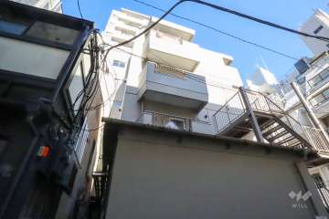 トーア新富マンションの外観(南西側から)