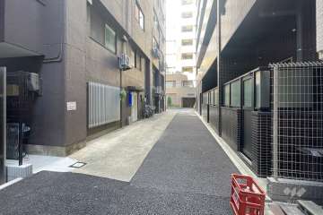 敷地北側の前面道路