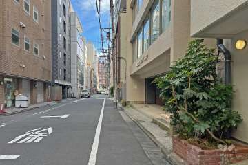 敷地の東側前面道路（北側から）
