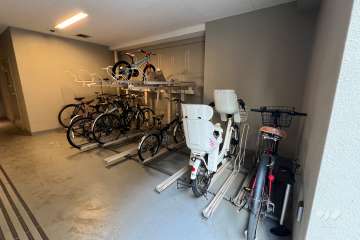 屋内に設けられた駐輪場