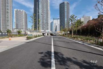 敷地南東側の前面道路