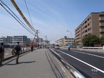 敷地南側の前面道路