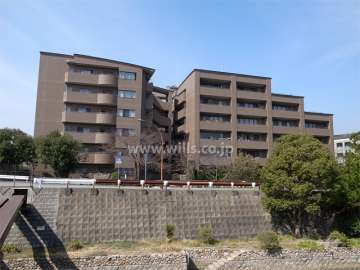 ファミール西宮夙川公園の外観（東側から）