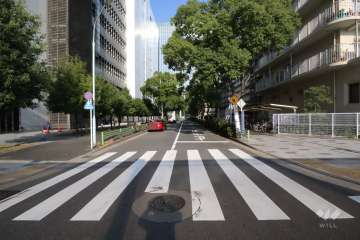 敷地北西側の前面道路(南西側から)