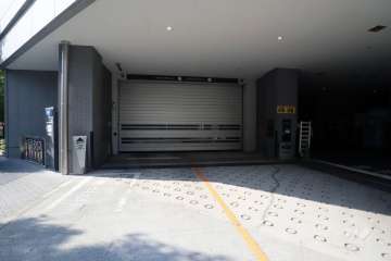 駐車場の出入り口