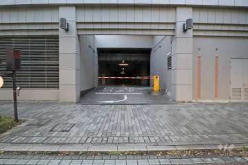 駐車場の出入り口（ゲート付き）