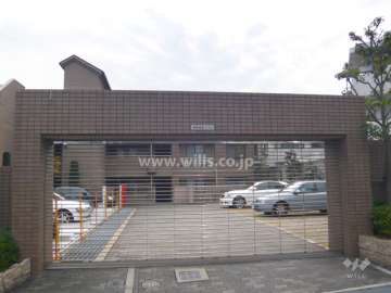 駐車場（電動シャッター付き）