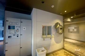 エントランスはオートロック付きです。