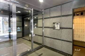 エントランスはオートロック付きです。