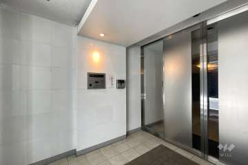 エントランスはオートロック付きです。