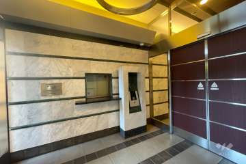 エントランスはオートロック付きです。