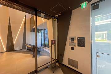 エントランスはオートロック付きです。