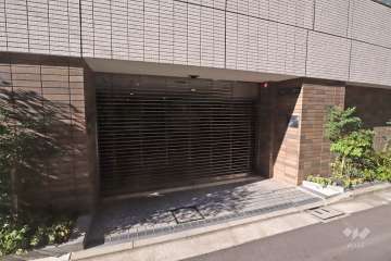 駐車場の出入り口（リングシャッター付き）