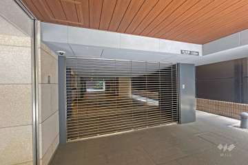 駐車場の出入り口（リングシャッター付き）