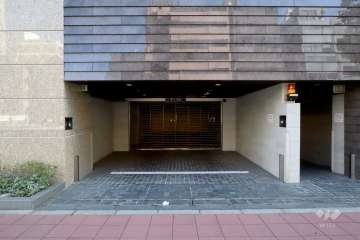 駐車場の出入り口（リングシャッター付き）