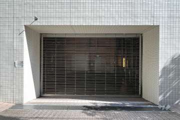 駐車場の出入り口（リングシャッター付き）